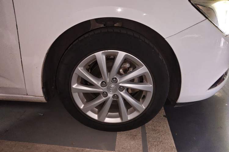 Used Buick Verano 2017 Sedan 15S Automatic Leading Model Right Front Wheel Hub