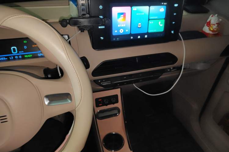 Used Geely Galaxy Panda 2023 Panda Mini 200km Endurance Bear Audio And AC Panel