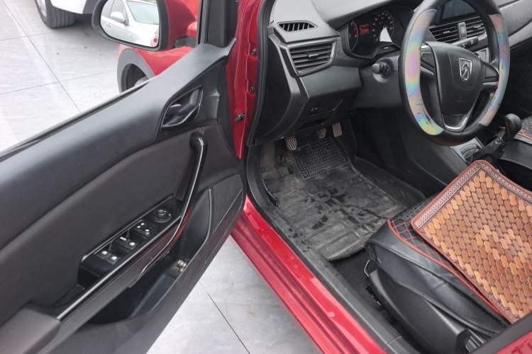 Used Baojun 310 2016 1.2L manual Comfort trim level