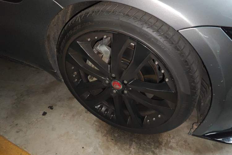 Used Jaguar F-TYPE 2021 P300 Rear-Drive Hardtop Version Right Front Wheel Hub