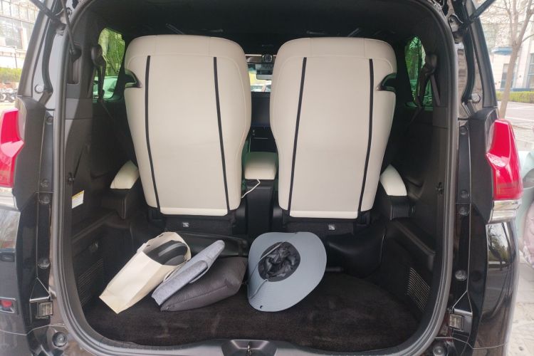 Used Lexus LM 2020 300h Four-Seat Grand Edition Trunk