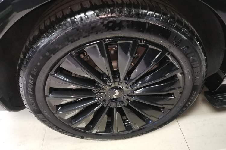 Used ONVO Luxeed L90 2025 Model—Ultra Six-Seater Version
