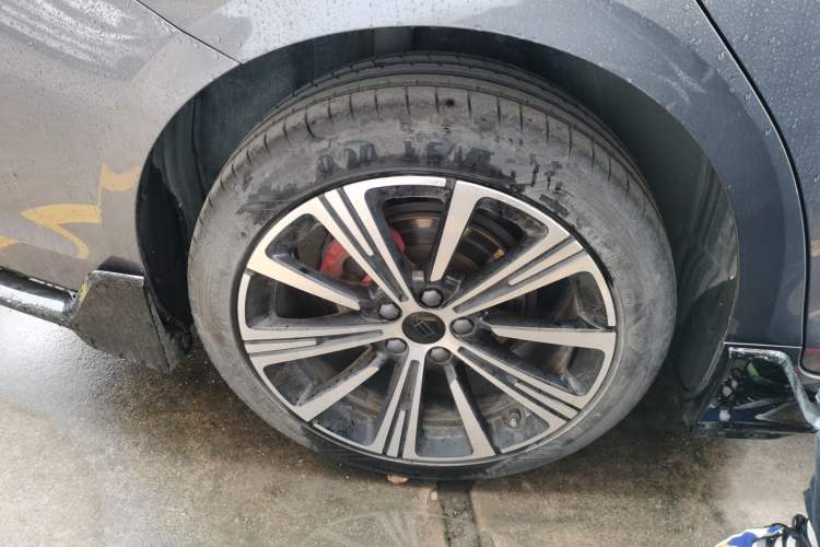 Used Geely Auto Preface 2025 Dongfang Yao 2.0TD Moonlight Edition Right Rear Wheel Hub