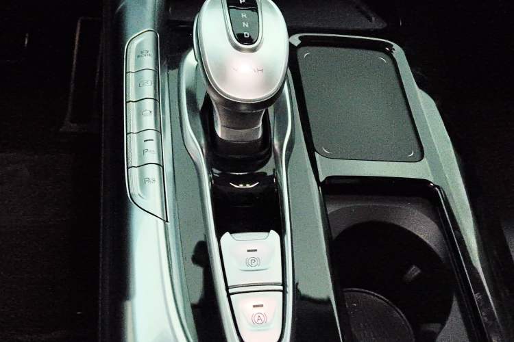 Used VOYAH FREE 2023 Four-Wheel Drive Extended-Range Model with Ultra-Long Range
