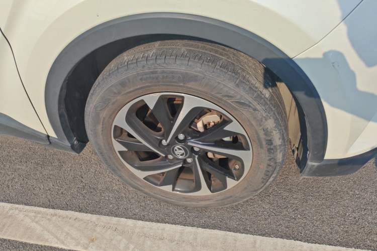 Used Toyota IZOA 2020 2.0L Yichi Version Right Front Wheel Hub