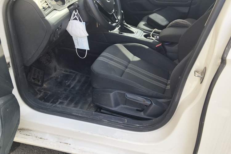 Used Volkswagen Lamando 2015 230TSI DSG Fashion Edition Left Front Seat