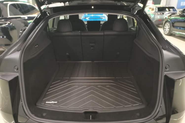 Used Tesla Model Y 2025 Rear-Wheel-Drive Version