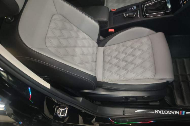 Used Volkswagen Magotan 2023 2 Million Units Limited Edition 330TSI DSG Leading Version Right Front Seat