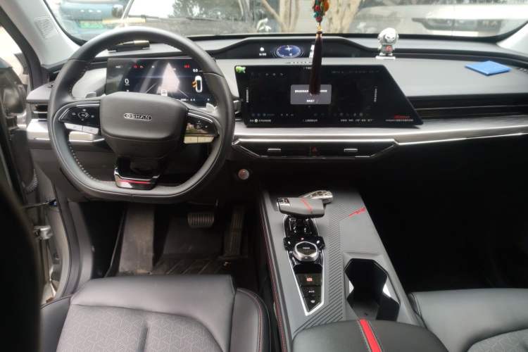 Used CHANGAN OSHAN Z6 2022 Blue Whale 1.5T DCT Smart Navigation Model Center Console