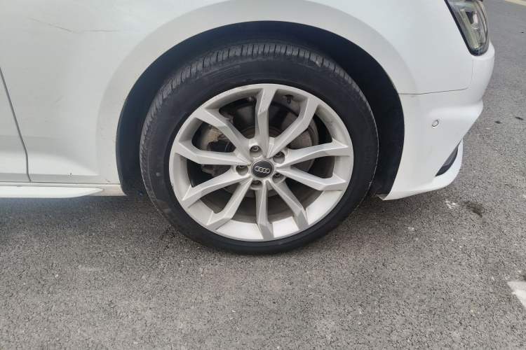 Used Audi A4L 2019 40 TFSI Fashion Edition China VI Emission Standard
