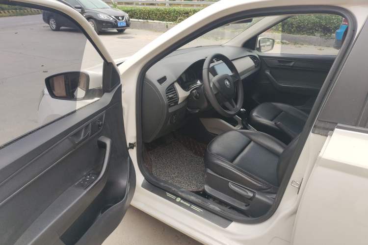 Used Skoda Fabia 2015 1.4L Automatic Front-Drive Model
