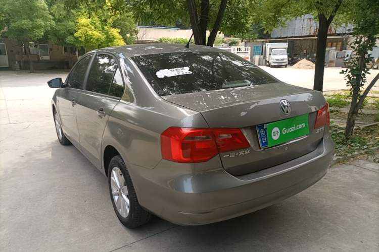 Used Volkswagen Jetta 2013 1.6L Manual Comfort Model
