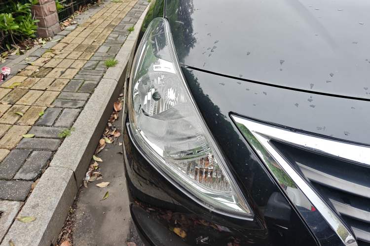 Used Nissan Sunny 2014 1.5XE CVT Comfort Edition Right Front Headlight