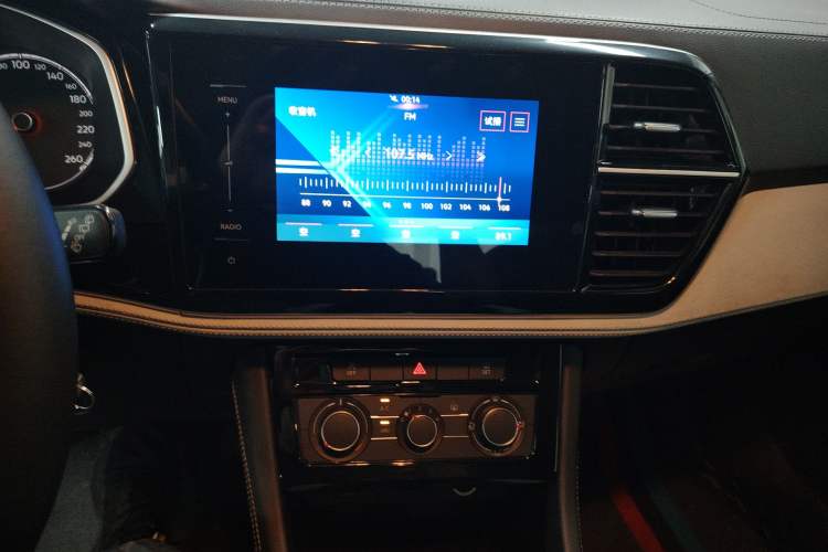 Used Jetta VS5 2023 280TSI Automatic Trend Edition Audio And AC Panel