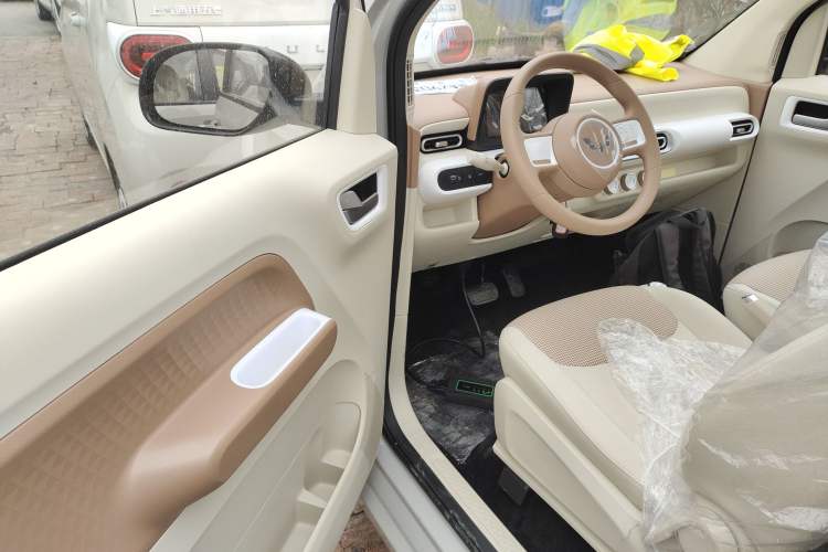 Used Wuling Hongguang MINIEV 2024 3rd Generation 215km Youth Edition
