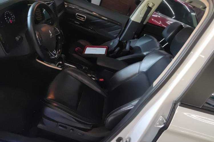 Used Mitsubishi Outlander 2020 2.0L Two-Wheel Drive Comfort Edition 7-Seater