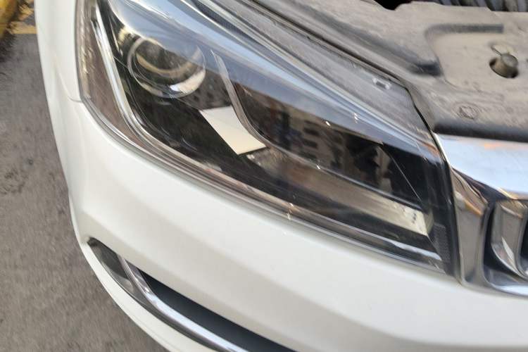 Used Geely Auto Emgrand 2019 Leading Edition 1.5L CVT Luxury Model China VI Standard Right Front Headlight