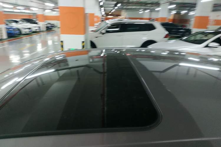 Used Toyota Avalon 2019 2.0L Luxury Edition China VI Standard Roof