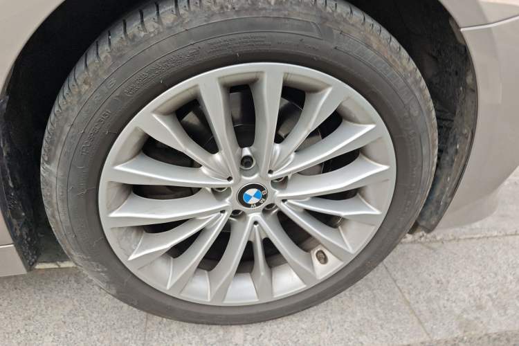 Used BMW 5 Series 2020 525Li Luxury Package Right Front Wheel Hub