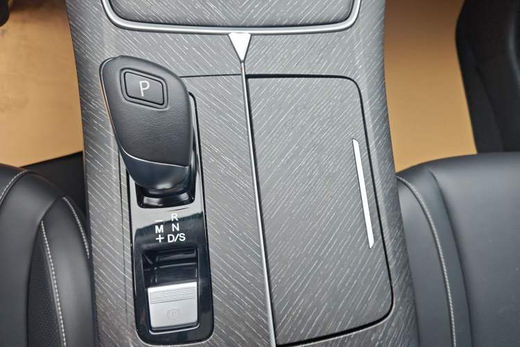 Used Venucia V 2023 260T Idol Edition Pro