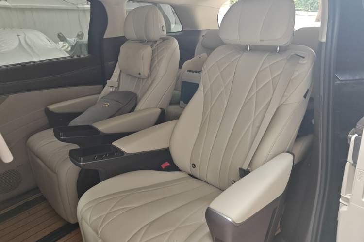 Used Denza D9 2025 DM-i Intelligent Drive 1020 Four-Wheel Drive Prestige Model
