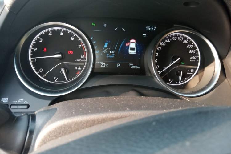 Used Toyota Camry 2023 2.0G Luxury Edition Odometer Close Up