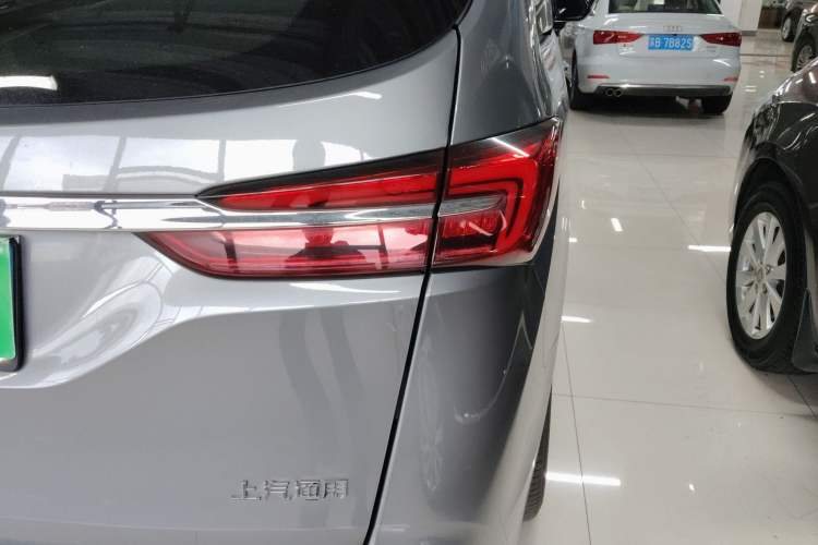 Used Buick GL8 2021 Land Cruiser Executive Class 652T Luxury Model Right Rear Taillight