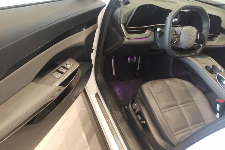 Used Hongqi Tiangong 08 2025 680 Ultra Four-Wheel-Drive Version Driver Seat