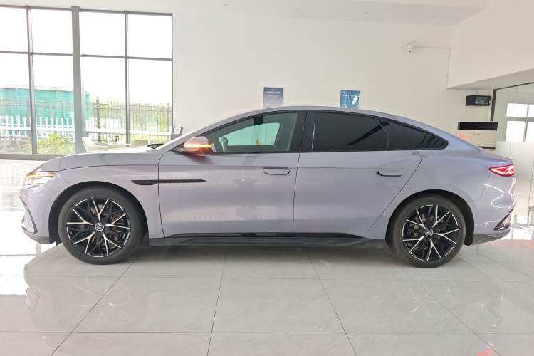 Used BYD Han 2024 EV Glory Edition 610 km All-Wheel Drive "Tian Shen Zhi Jia" Intelligent Driving Model
