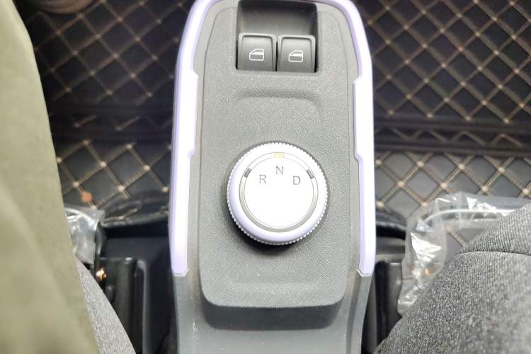 Used Chery New Energy QQ Ice Cream 2022 170km Sundae Phosphate Lithium-Ion