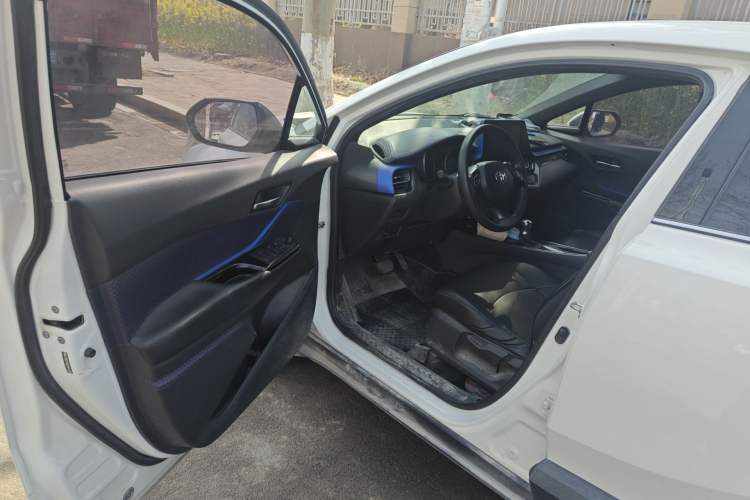 Used Toyota C-HR 2018 2.0L Leading Edition China VI Driver Seat