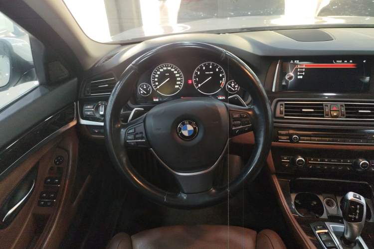 Used BMW 5 Series 2015 535Li Leading Model Steering Wheel