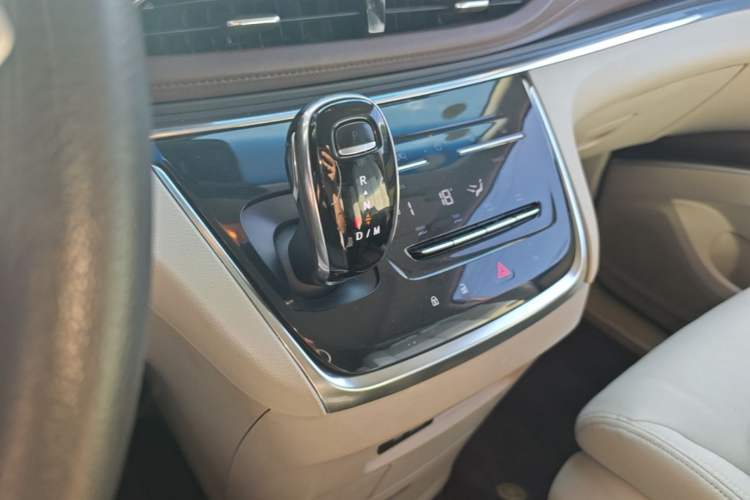 Used Buick GL8 2020 Land Cruiser Executive Class 652T Comfort Model
