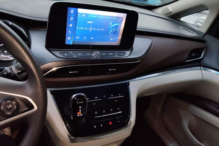 Used Buick GL8 2023 Land Executive Class Comfort Model
