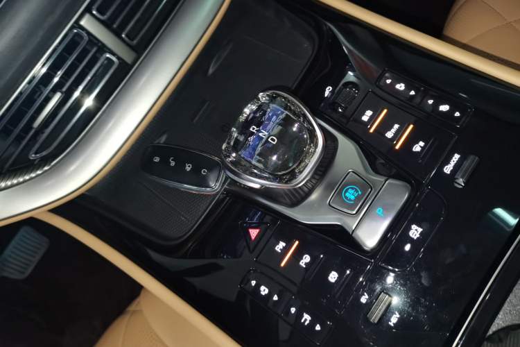 Used Denza D9 2024 DM-i 980 Four-Wheel Drive Flagship Model Gear Lever