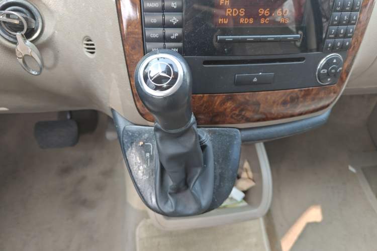 Used Mercedes-Benz Viano 2010 2.5L Prestige Edition Gear Lever