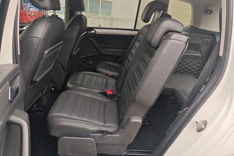 Used Volkswagen Touran 2021 Volkswagen Touran L 280TSI DSG Style Edition 7 Seats
