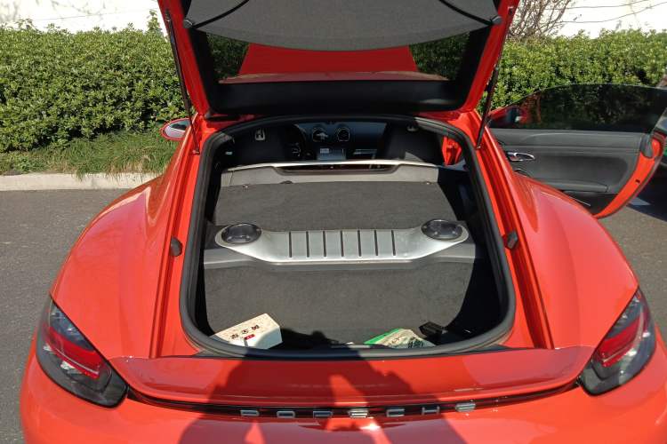 Used Porsche 718 2016 Cayman 2.0T
