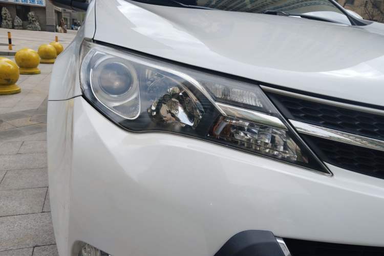 Used Toyota RAV4 2015 2.0L CVT Two-Wheel Drive Fashion Edition
