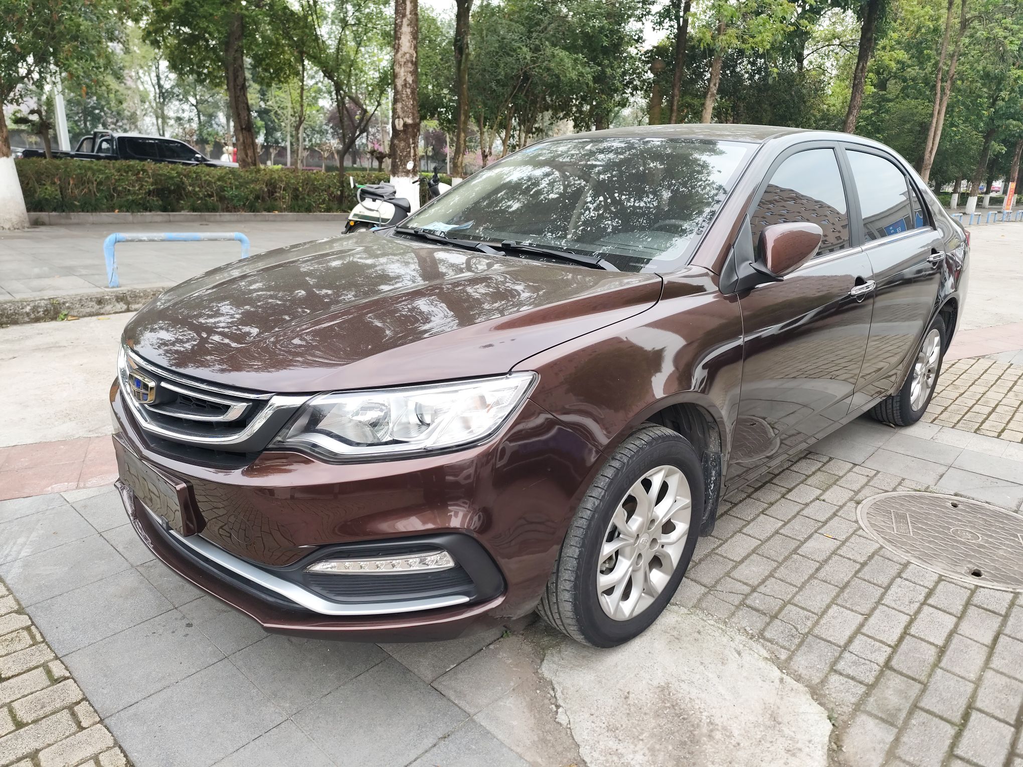 تحت مقدمة السيارة