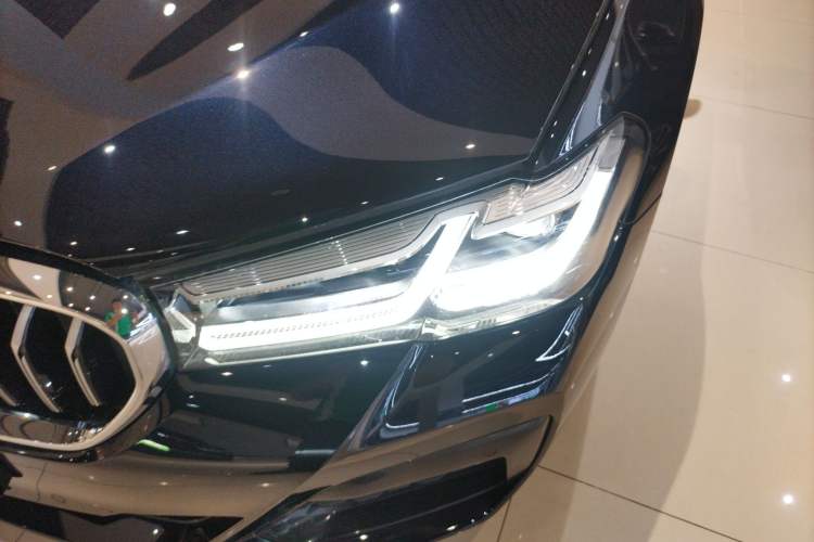 Used BMW 5 Series 2022 Restyled 530Li Luxury Edition M Sport Package Left Front Headlight