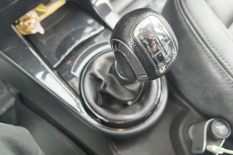 Used Citroen C-Quatre 2013 Sedan 1.6L Manual - Prestige Model Gear Lever