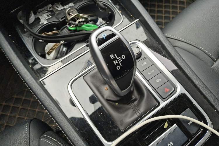 Used BYD Song MAX 2021 Upgraded Model 1.5T Automatic Luxury 7-Seater Gear Lever