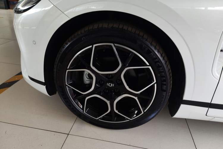 Used CHANGAN NEVO A07 2025 Range-Extended "True Fragrant" Edition 230 Flagship Model Left Front Wheel Hub