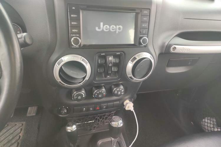 Used Jeep Wrangler 2014 2.8TD Sahara Four-Door Edition