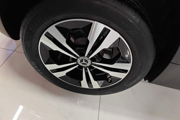 Used Mercedes-Benz GLB 2024-Year Restyled GLB 200 Dynamic Edition Exterior 5