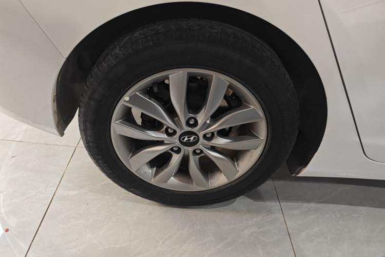 Used Hyundai Elantra (5th Generation / Langdong) 2015 1.6L Automatic Fashion Model Right Rear Wheel Hub
