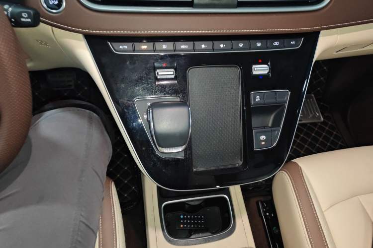 Used Bestune M9 2023 2.0T Prestige Edition
