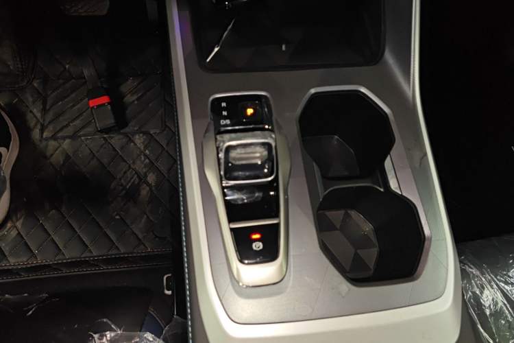 Used GAC Trumpchi GS3 2023 Shadow Speed 270T Enjoyment Edition Gear Lever