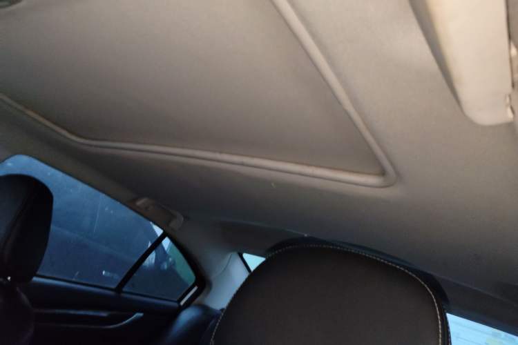 Used Zotye Z500 2016 1.5T Manual Luxury Model Headliner